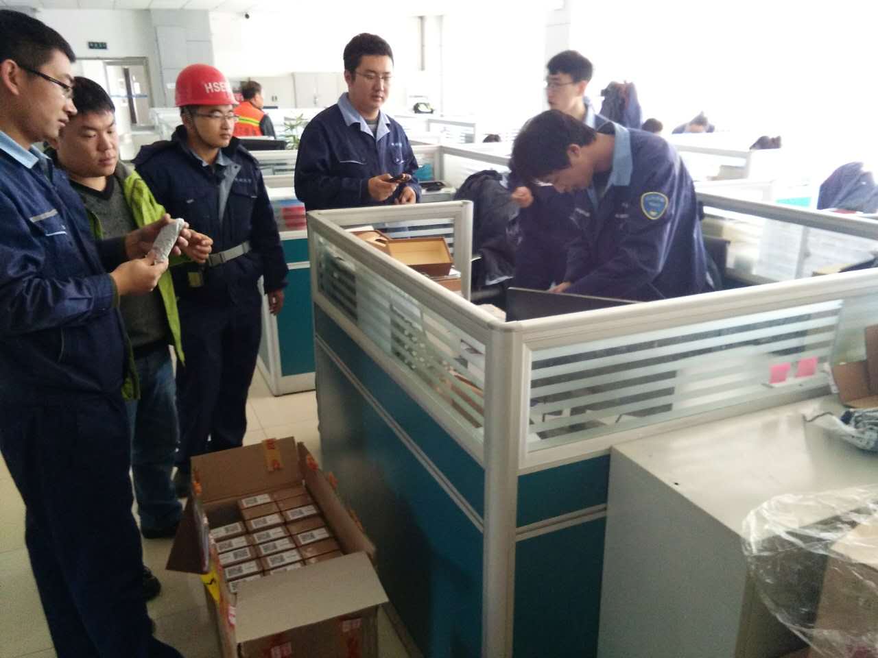 沈陽(yáng)化學(xué)品公司對(duì)四川旭信交付的X6防爆手機(jī)嚴(yán)格檢驗(yàn)后收貨 沈陽(yáng)化學(xué)品公司對(duì)四川旭信交付的X6防爆手機(jī)嚴(yán)格檢驗(yàn)后收貨