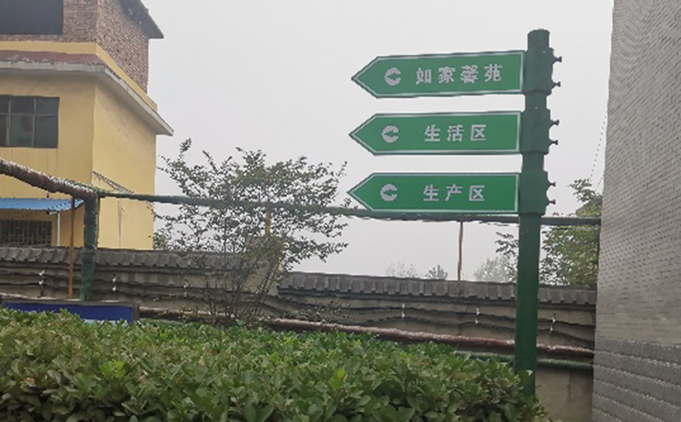 雖然是個小型礦但是設(shè)施很齊全.jpg 雖然是個小型礦但是設(shè)施很齊全.jpg